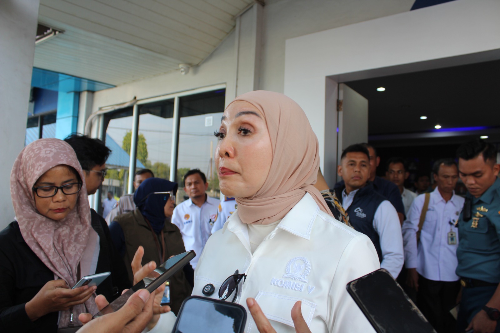 Kunjungan Kerja & Monitoring Normalisasi Alur Pelabuhan Pulau Baai oleh  Komisi V DPR RI, Ibu Hj. Erna Sari Dewi, S.E., M.H.